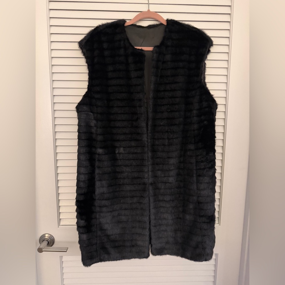 Black Faux Fur Vest - Women's Sleeveless Coat